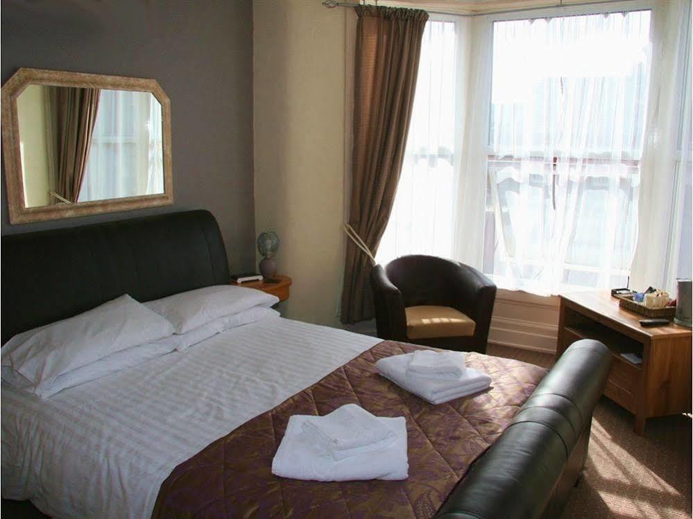 The Dragonfly Bed & Breakfast Blackpool Exterior photo